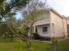 One bedroom appartement at Banjol 300 m away from the beach with sea view enclosed garden and wifi